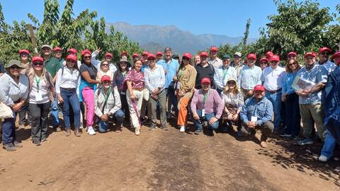 Delegación internacional en visita técnica a terreno